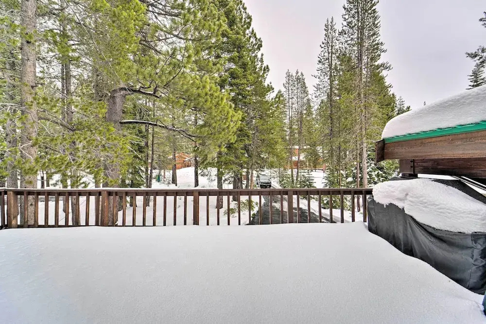 Updated Tahoe Donner Cabin w/ Golf Course Views!