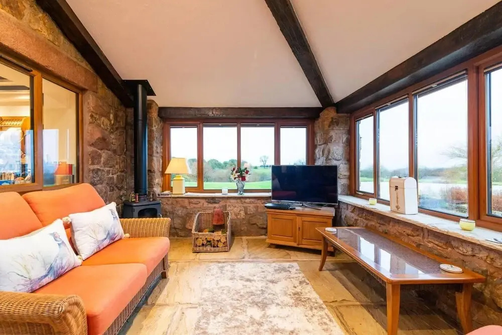 Lakeside Escape, Stone Countryside Cottage