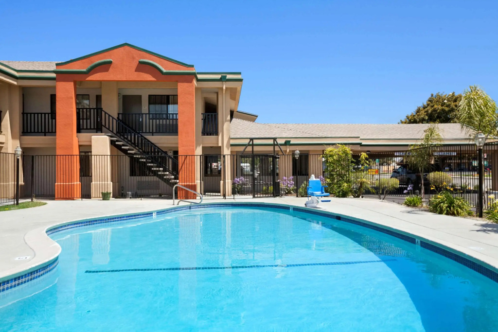 Super 8 by Wyndham Salinas