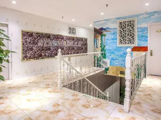Loft Holiday Hotel (Lianyungang Minzhu Road Old Street Branch)