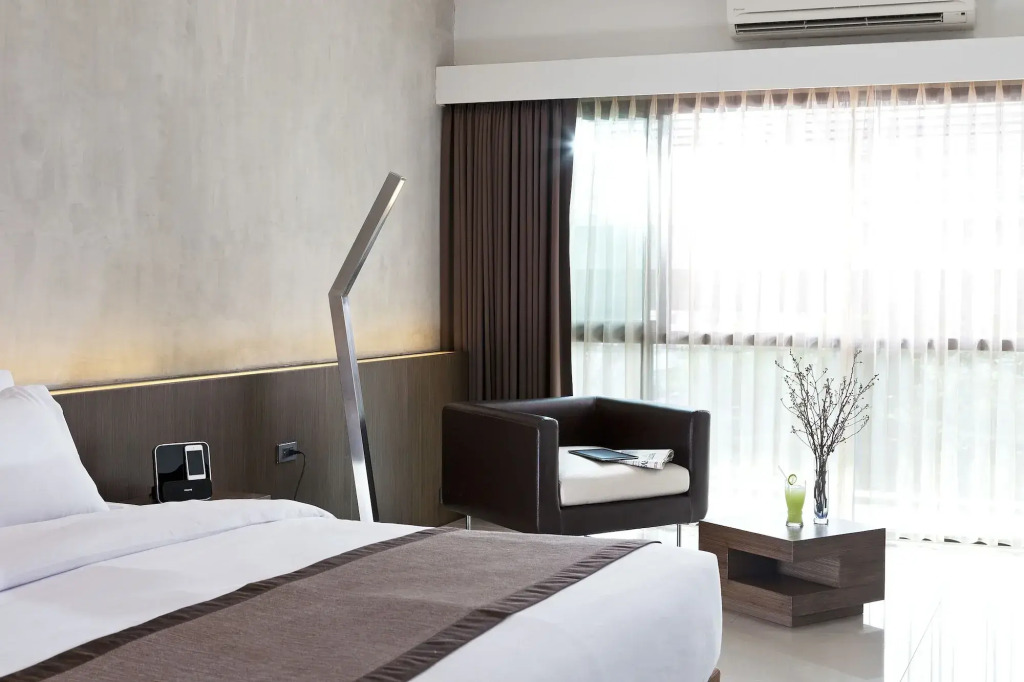Nine Forty One Hotel