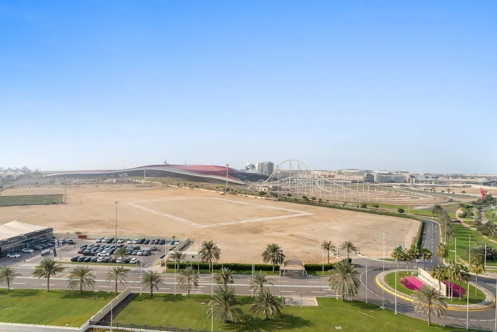 Silkhaus Canalside 1BR Water s Edge Yas Island