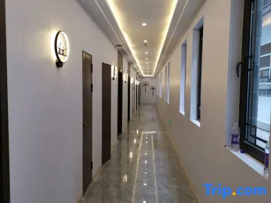 Guanlan Garden Hotel (Fantasy Kingdom Jiuz Ancient Town)