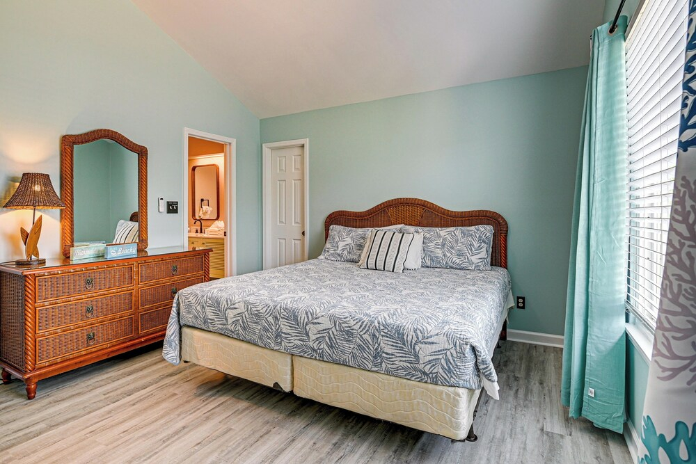 Walk to Ocean: Surfside Beach Gem w/ Private Pool