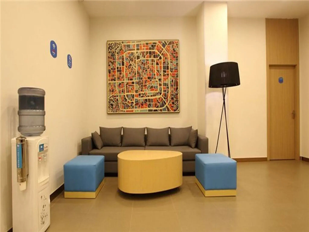 Hanting Hotel(South of Railway Station You'anmen B