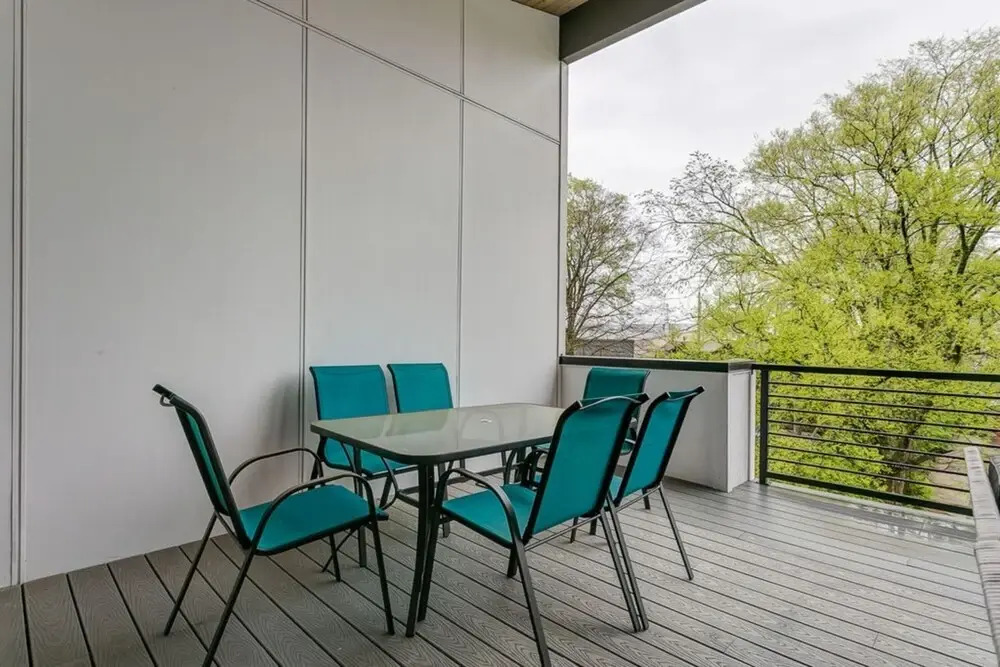 Spacious Tranquil Rooftop Pad on 8th by Music City Luxury Stays