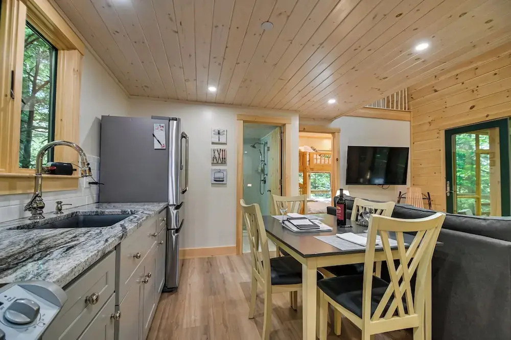 Tree House w/ Hot Tub: Near Sunday River Resort!
