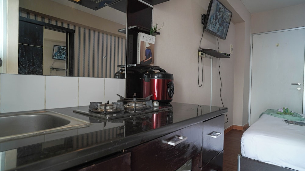 Studio Near Baywalk Mall At Apartment Green Bay Pluit