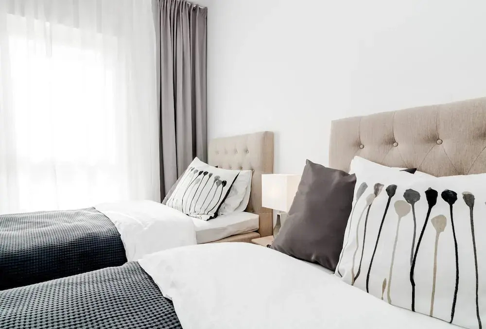 ALB301-New 2 bedroom apt with shared roof top pool
