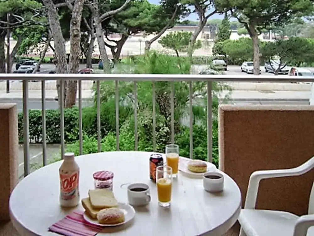 Studio in Hyères, With Furnished Terrace and Wifi - 150 m From the Bea