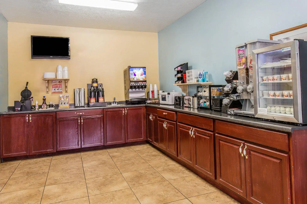 Quality Inn & Suites Salina National Forest Area