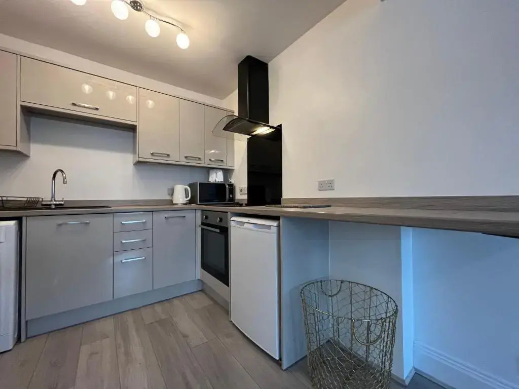 York Centre 2 Bedroom Renovated Flat, 8 Escrick Street