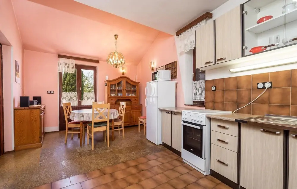 Nice Home in Sveti Juraj With Wifi and 5 Bedrooms