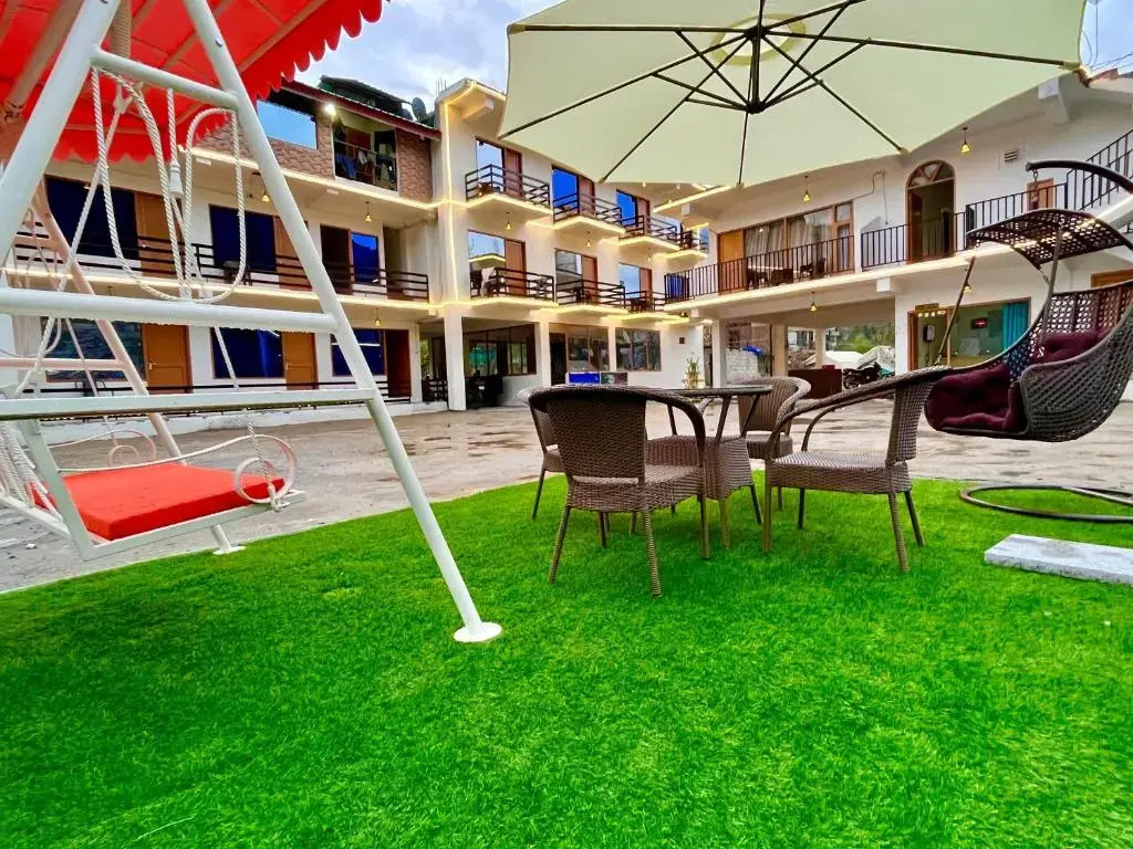 Hotel beas river retreat