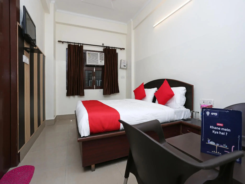 OYO 11623 Hotel Shiva Palace