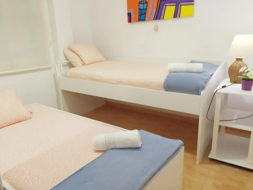 Central Apartment in Valencia with WIFI + Parking.