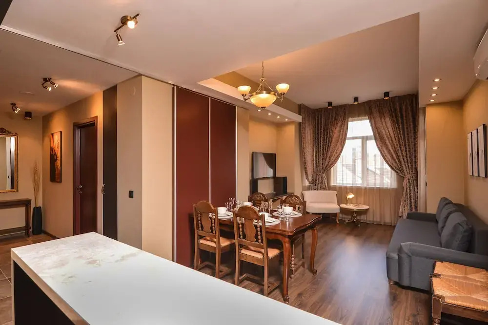 FM Luxury 2-BDR Apartment - Jazzy