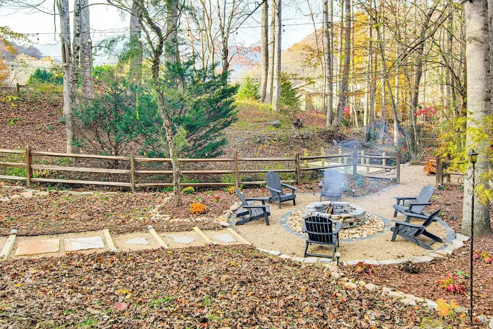Hot Tub & Stone Fire Pit: Smoky Mountain Oasis!