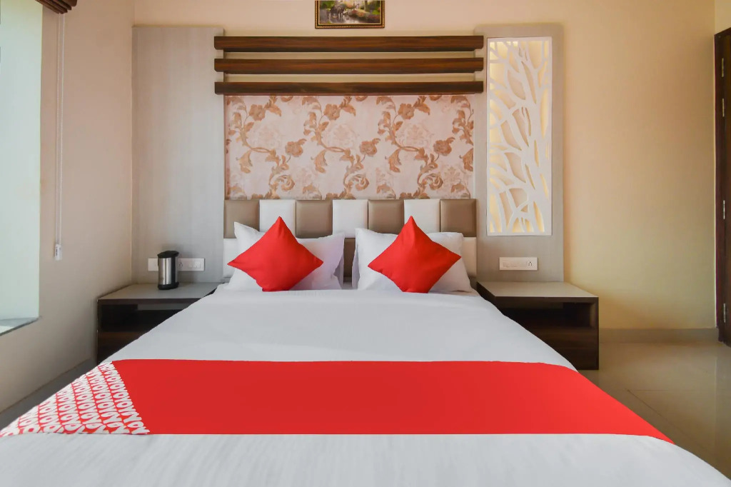 OYO 69690 Hotel Green Wood