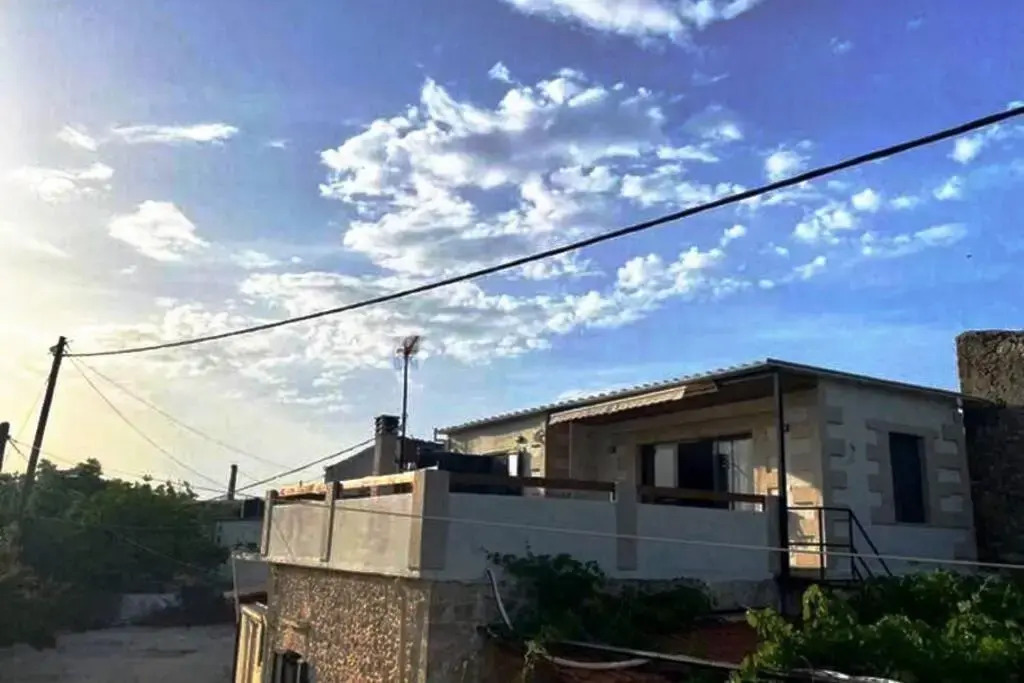 Nikos Traditional House