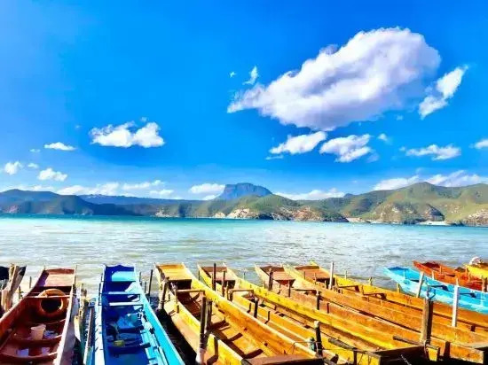Lugu Lake · Clouds Lakeside Luxury Vacation Homestay