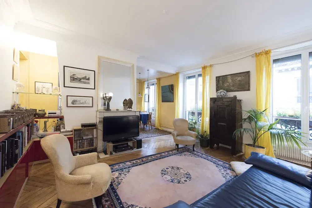 Place de la Republique Hideaway