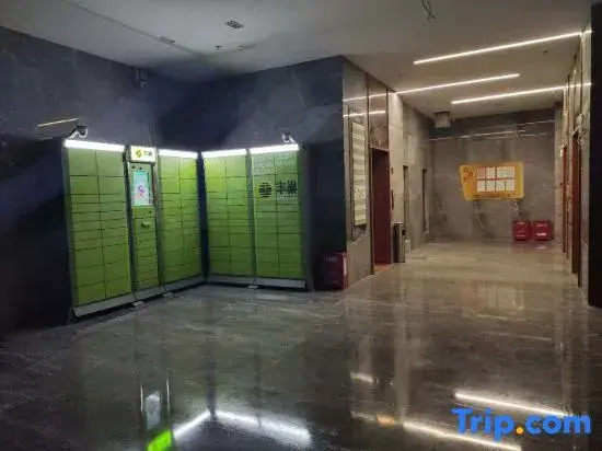 Yongyi Smart Apartment (Nanning Zoo Subway Station Store)