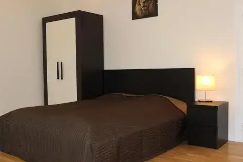 Leo Apartment