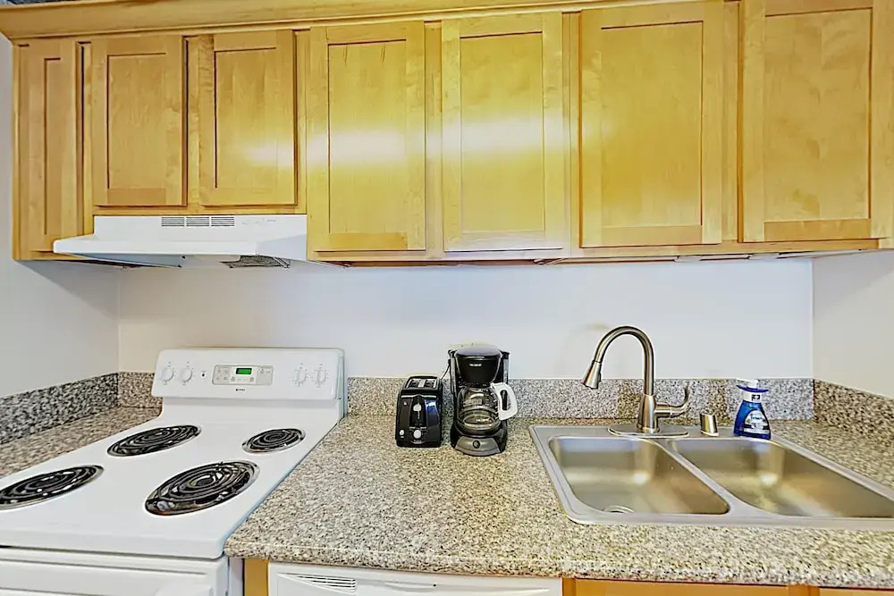 New Listing! Oceanfront Pacific Beach 1 Bedroom Condo