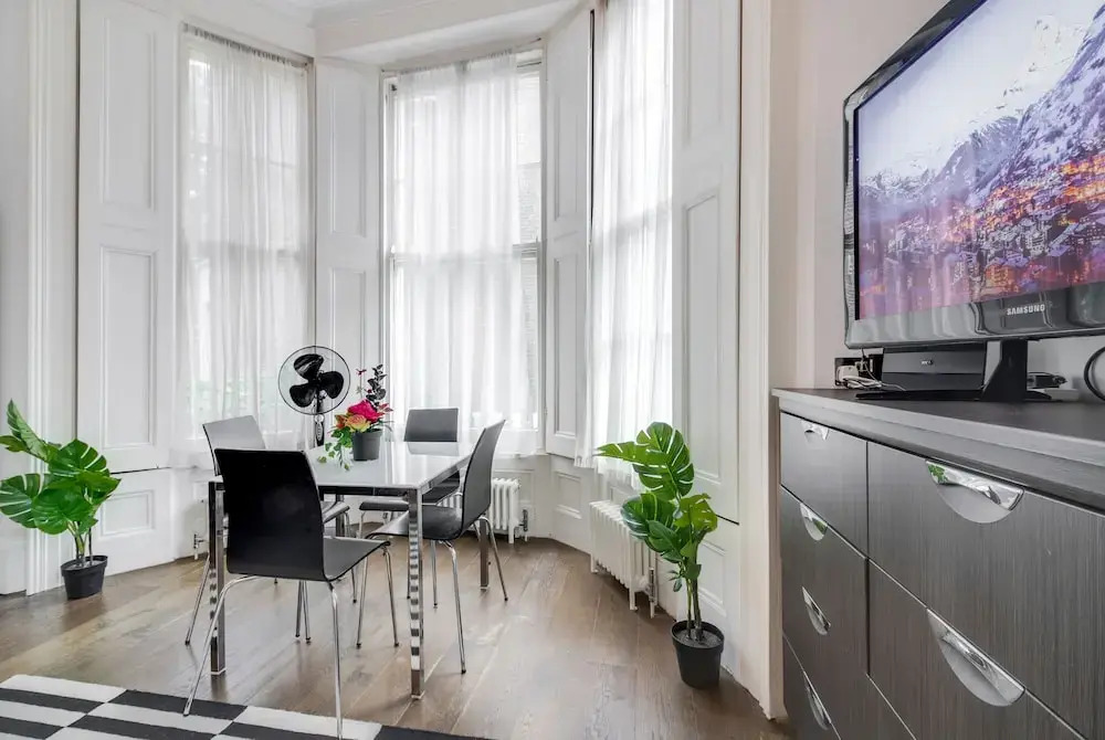 Large Studio Apartment  Central London