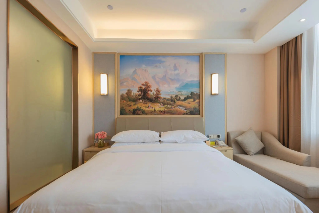 Vienna Hotel (Qujing High Speed Railway Station Wuguanyi Center)
