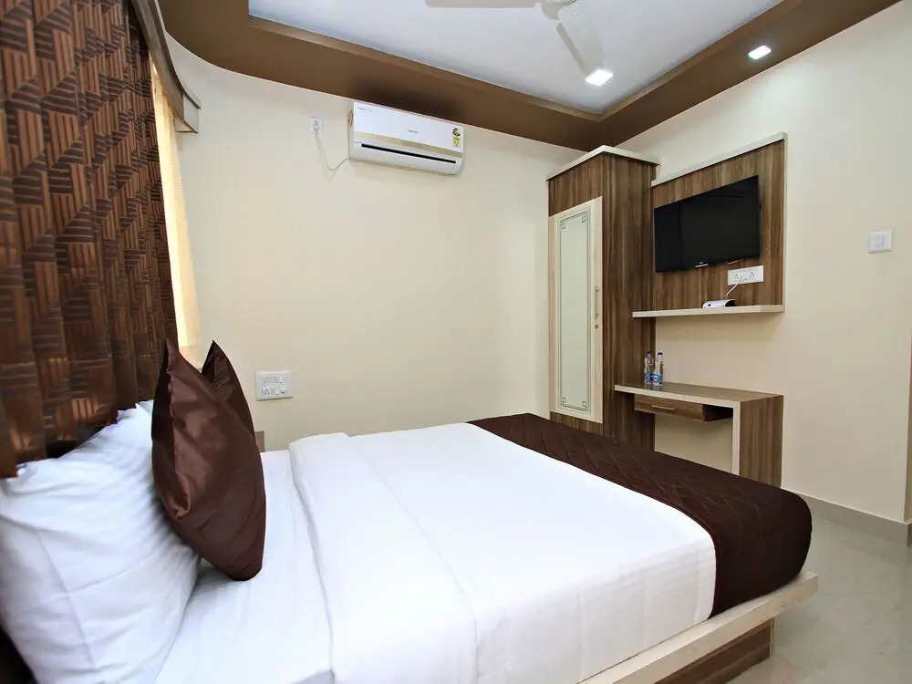 OYO 4848 3 Square Inn