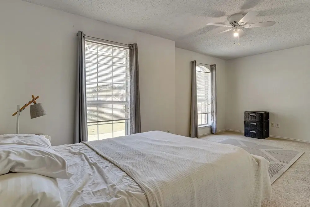 Large Families Welcome! Spacious Fort Worth Home