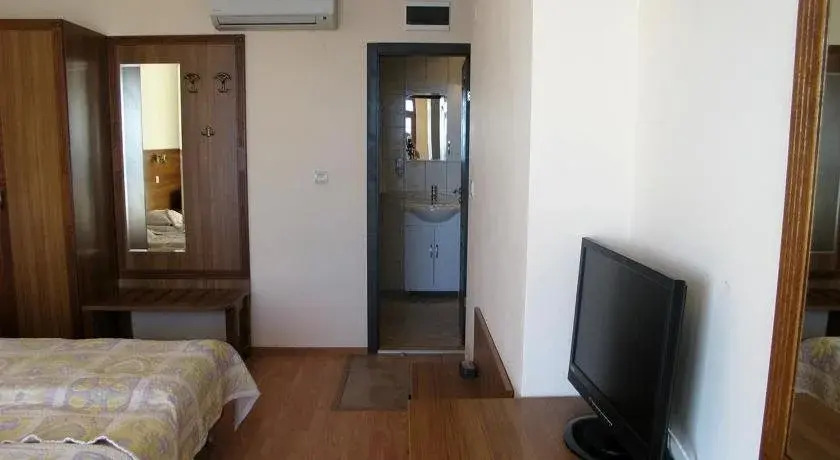 Iris Hotel