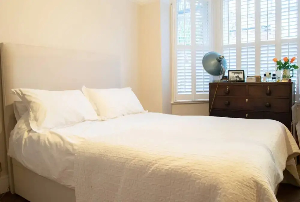 2 Bedroom West London Home With Excellent Connections
