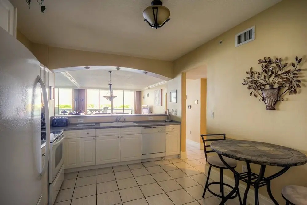 Le Golden Bay 402 by Go Florida Condo, Sunny Isles
