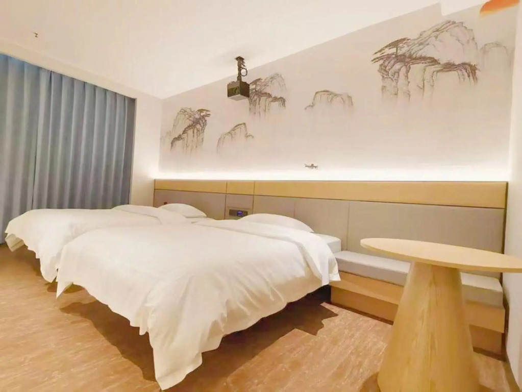 Foshan Yuejun Holiday Hotel