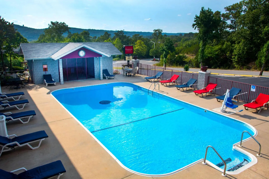 Branson Yellow Rose Inn and Suites