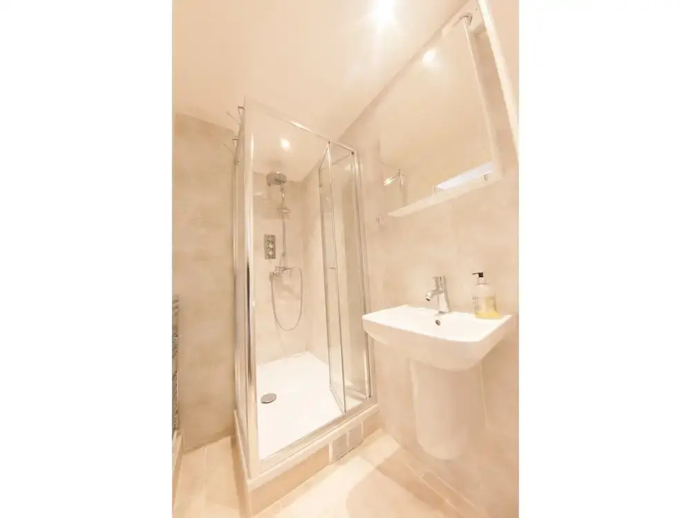 Newly Refurbished Victorian Style Flat for 2