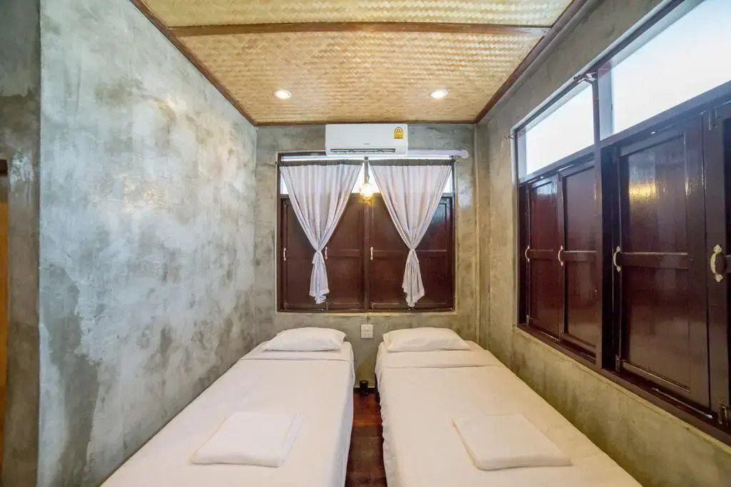 YOLO Chic House