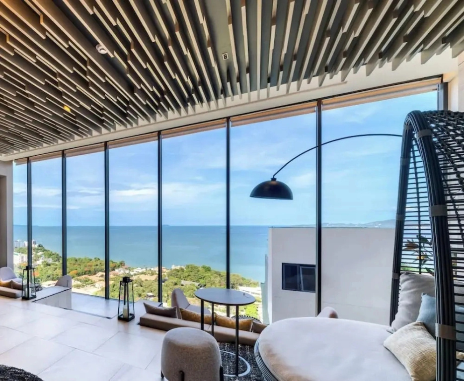 Stunning Sea View Condo -next To Beach
