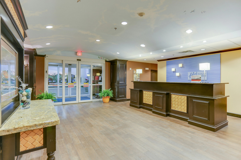 Holiday Inn Express Hotel & Suites Huntsville by IHG