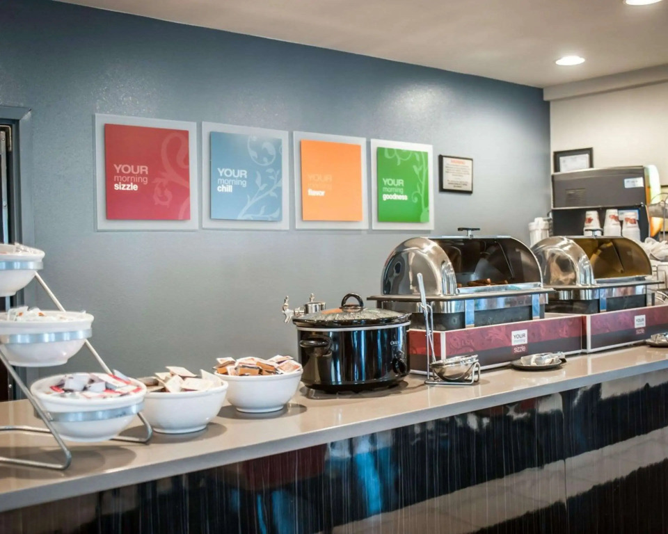 Comfort Suites Nashville Airport - BNA