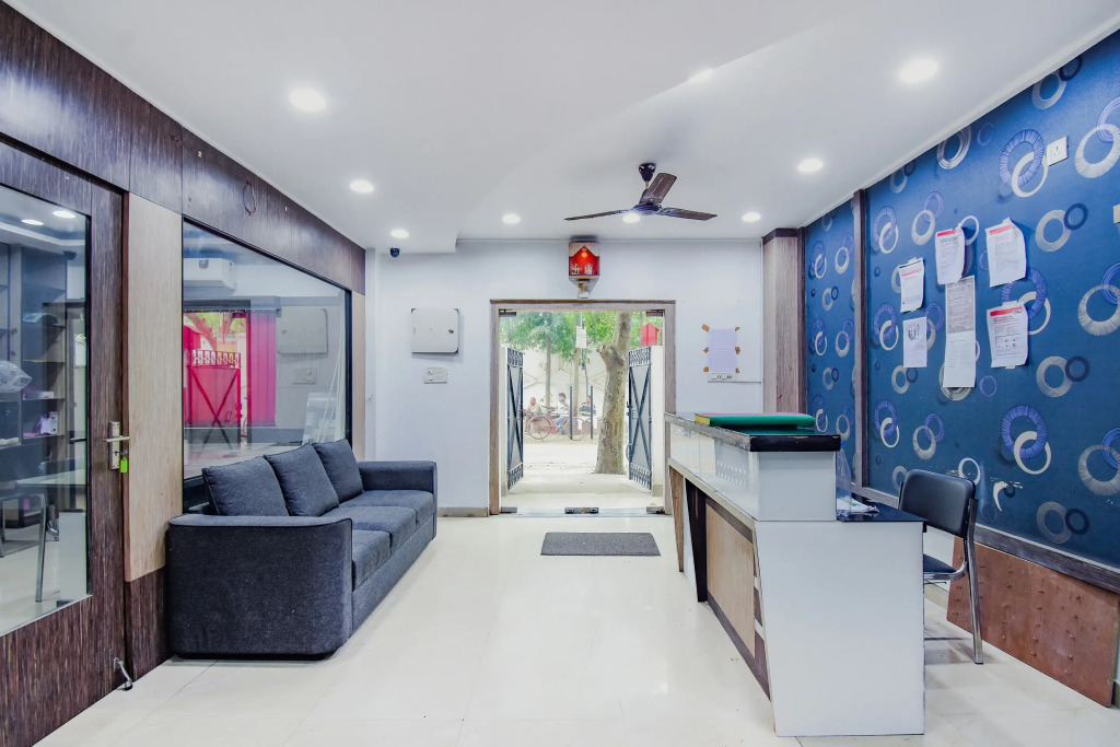 Oyo Flagship 76077 Adri Hotels 2