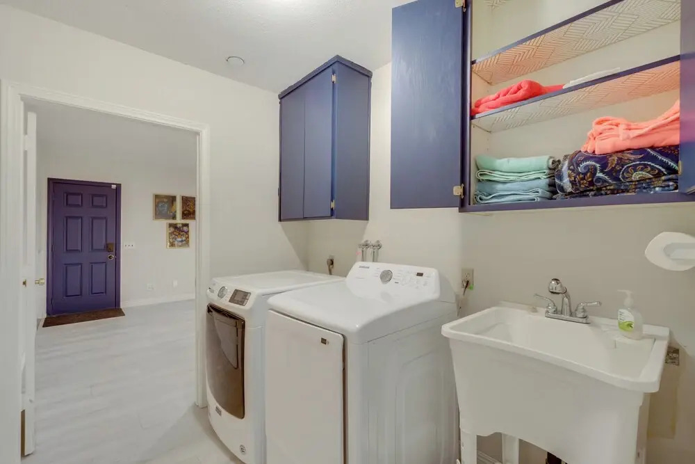 'the Maharaja Retreat' w/ Hot Tub & EV Charger!