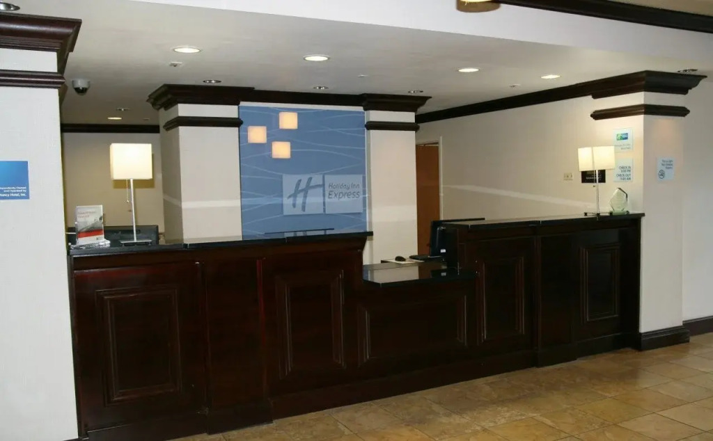 Holiday Inn Express Hotel & Suites Brooksville West by IHG