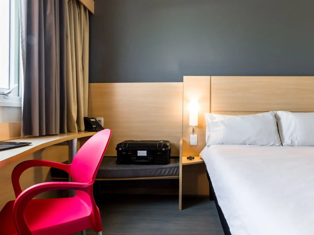 ibis Marilia