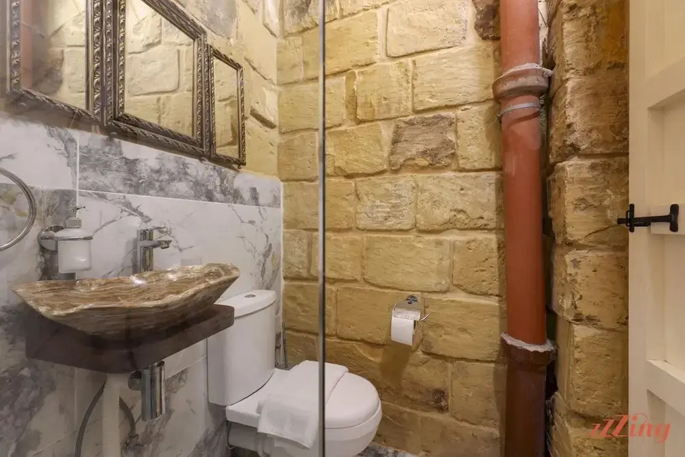 Deluxe Studio in a 900 yr old Luxury Home - 1