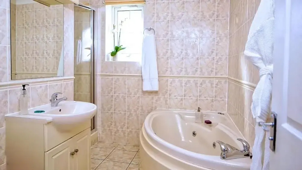 Surfs Up! Perfect base for holidays or work in Cornwall