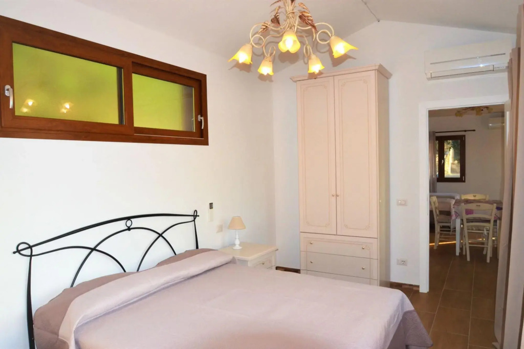 Two semi-detached houses in the immediate vicinity, for a total of three apartments on a 5-acre lot.-Villetta Zuccale 2
